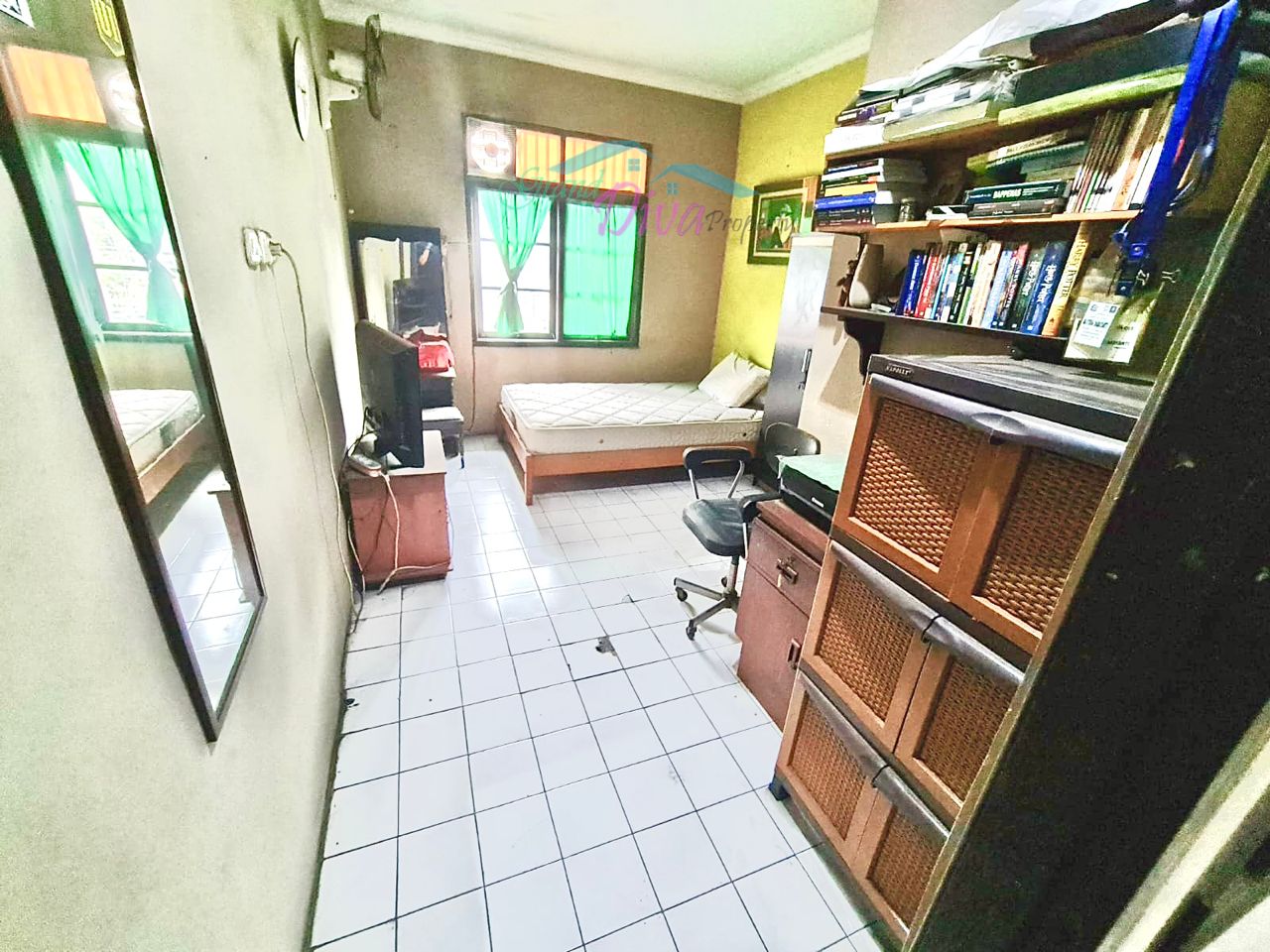 RUMAH DI KOMPLEK DAERAH DUREN SAWIT JAKARTA TIMUR