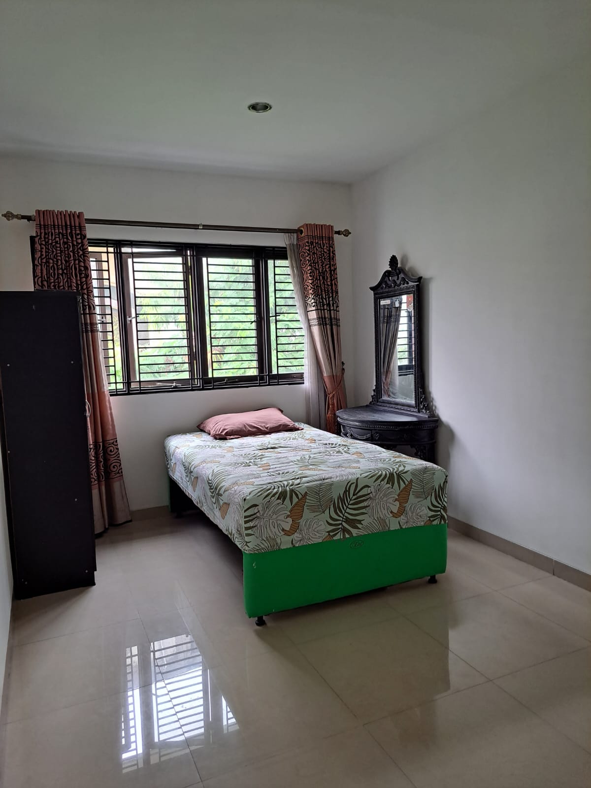 Dijual rumah bagus 3lantai minimalis di BCS Kelapa Gading