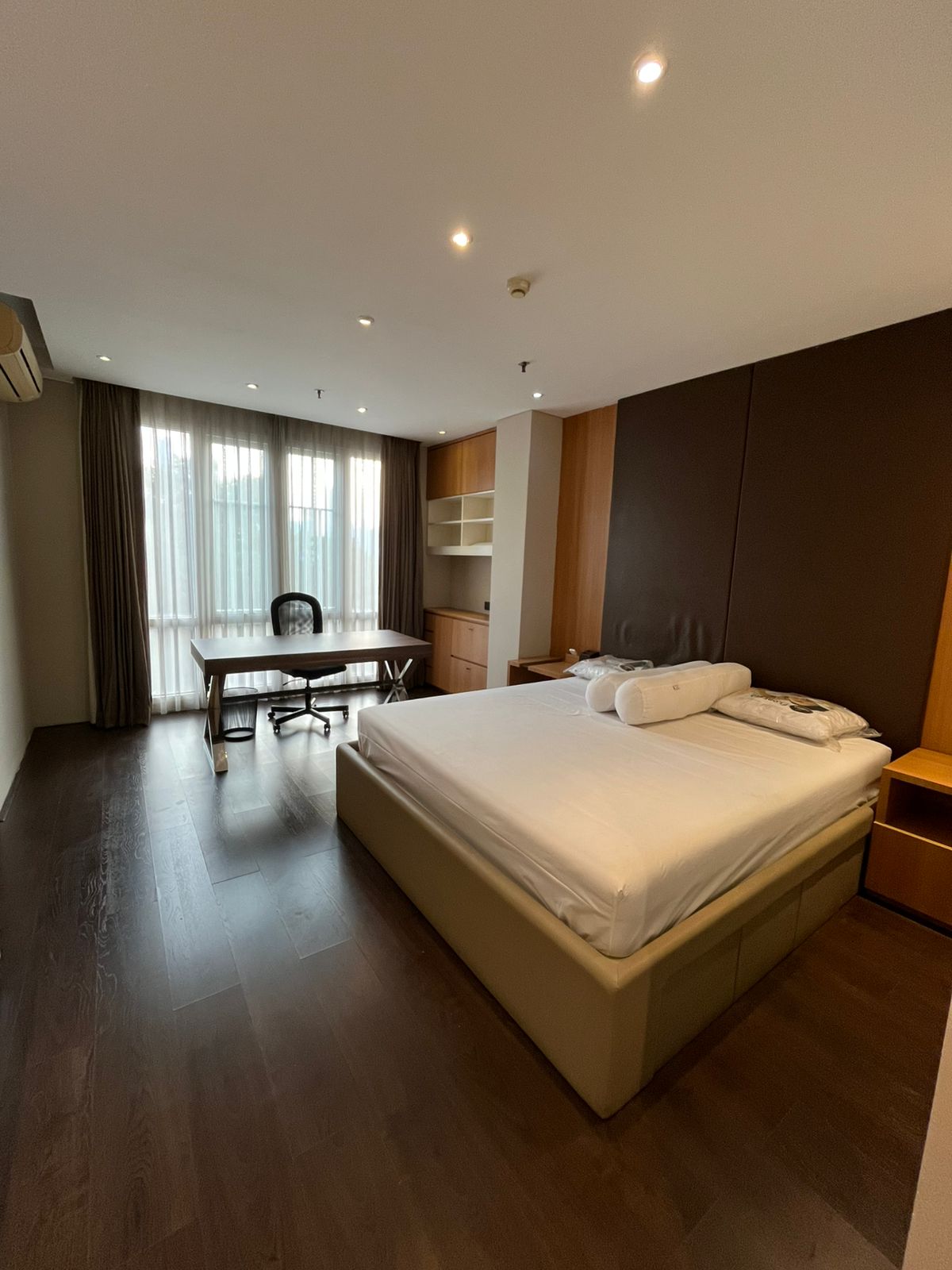 Jual dan Sewa apartemen 3 bedrooms di 1 Cik Ditiro Apartemen