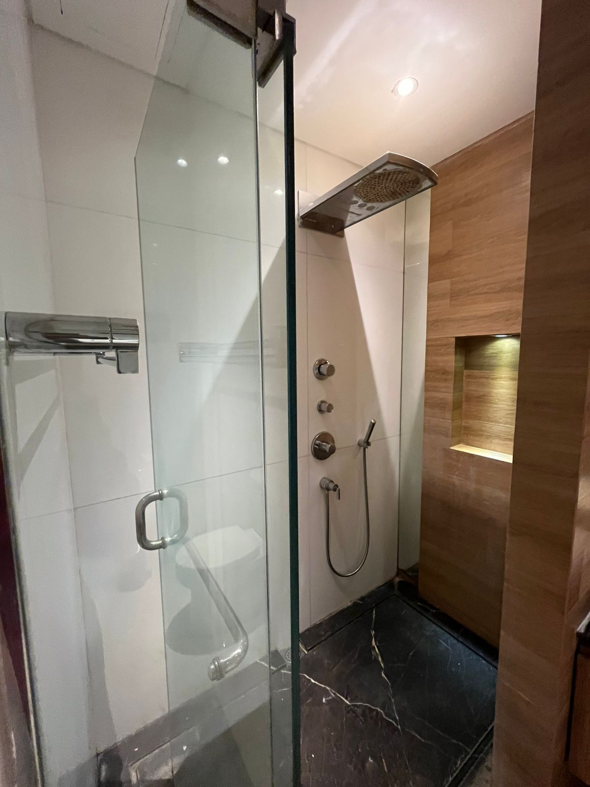 Sewa dan Jual Apartemen 3 bedrooms di 1 Cik Ditiro Apartemen