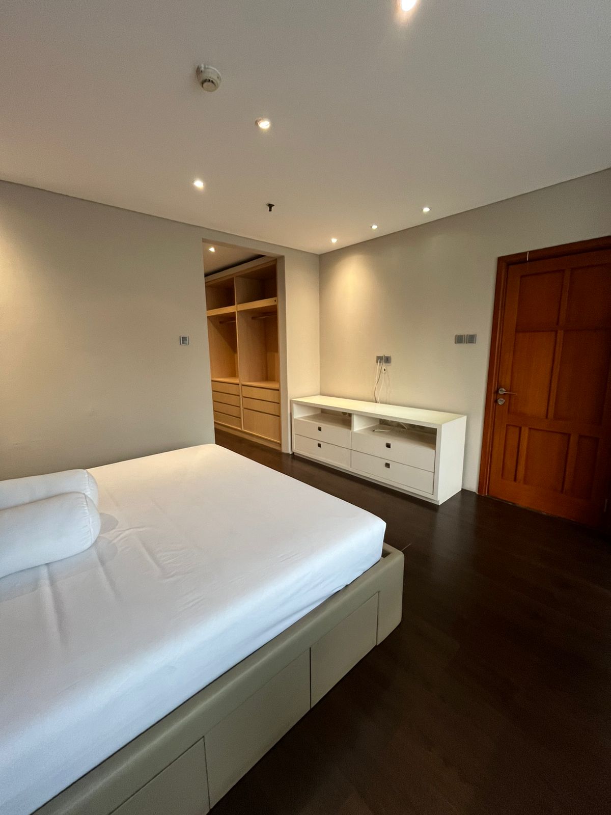 Sewa dan Jual Apartemen 3 bedrooms di 1 Cik Ditiro Apartemen