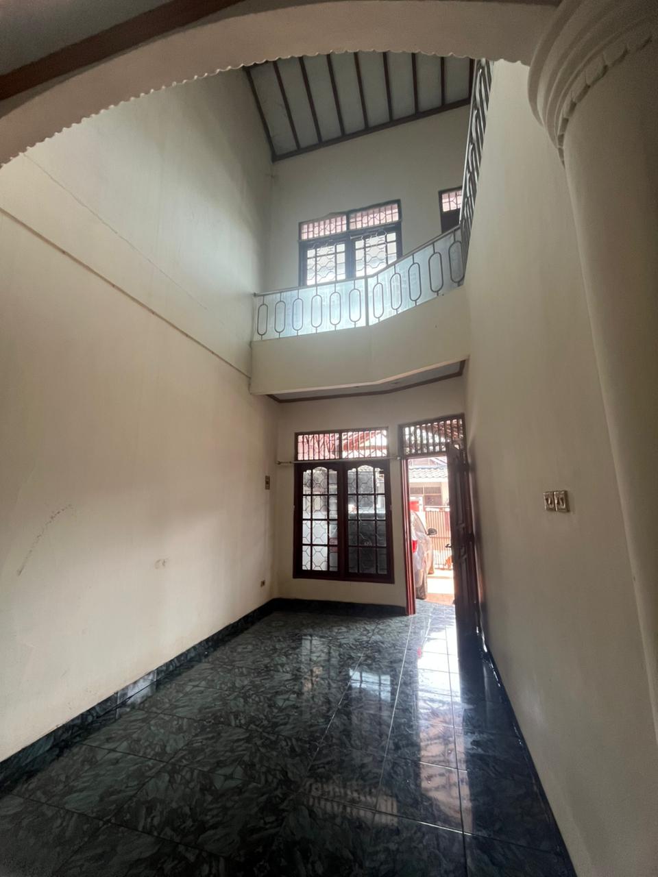 Disewa rumah siaphuni bagus di Harapan Indah 1 Bekasi