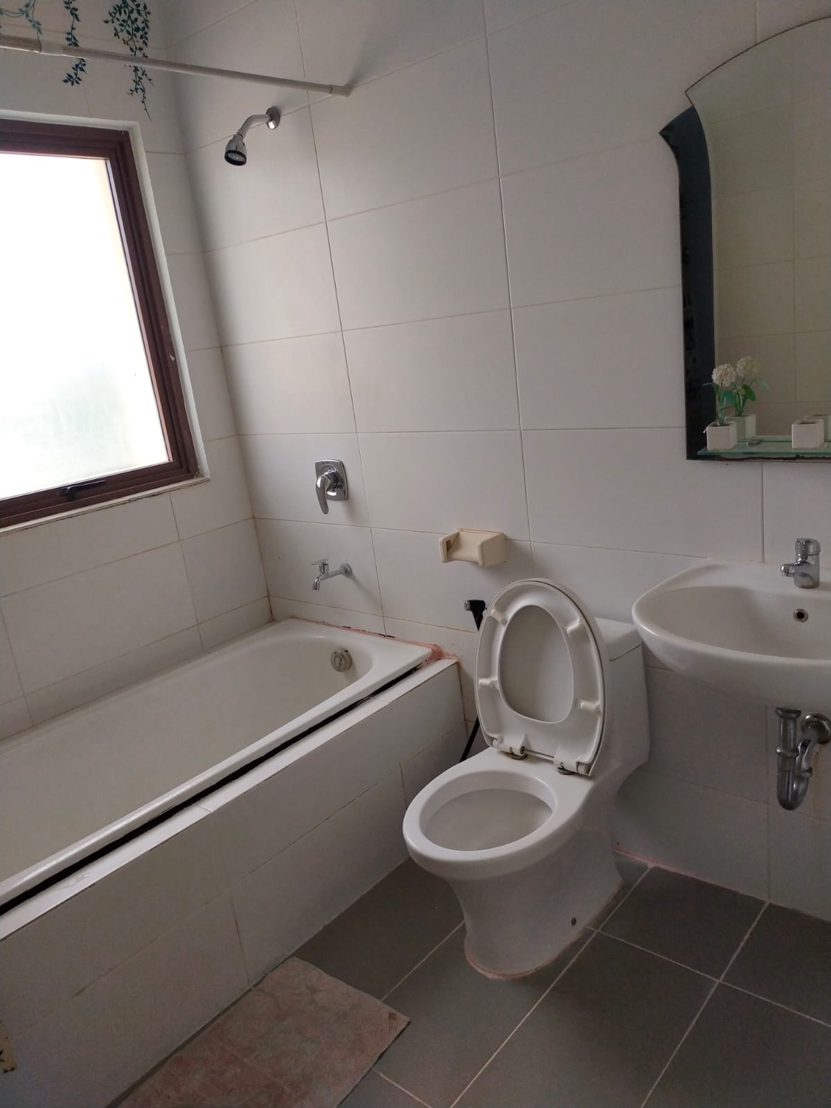 Disewa rumah siaphuni di Jakarta Garden City Cluster Zebrina