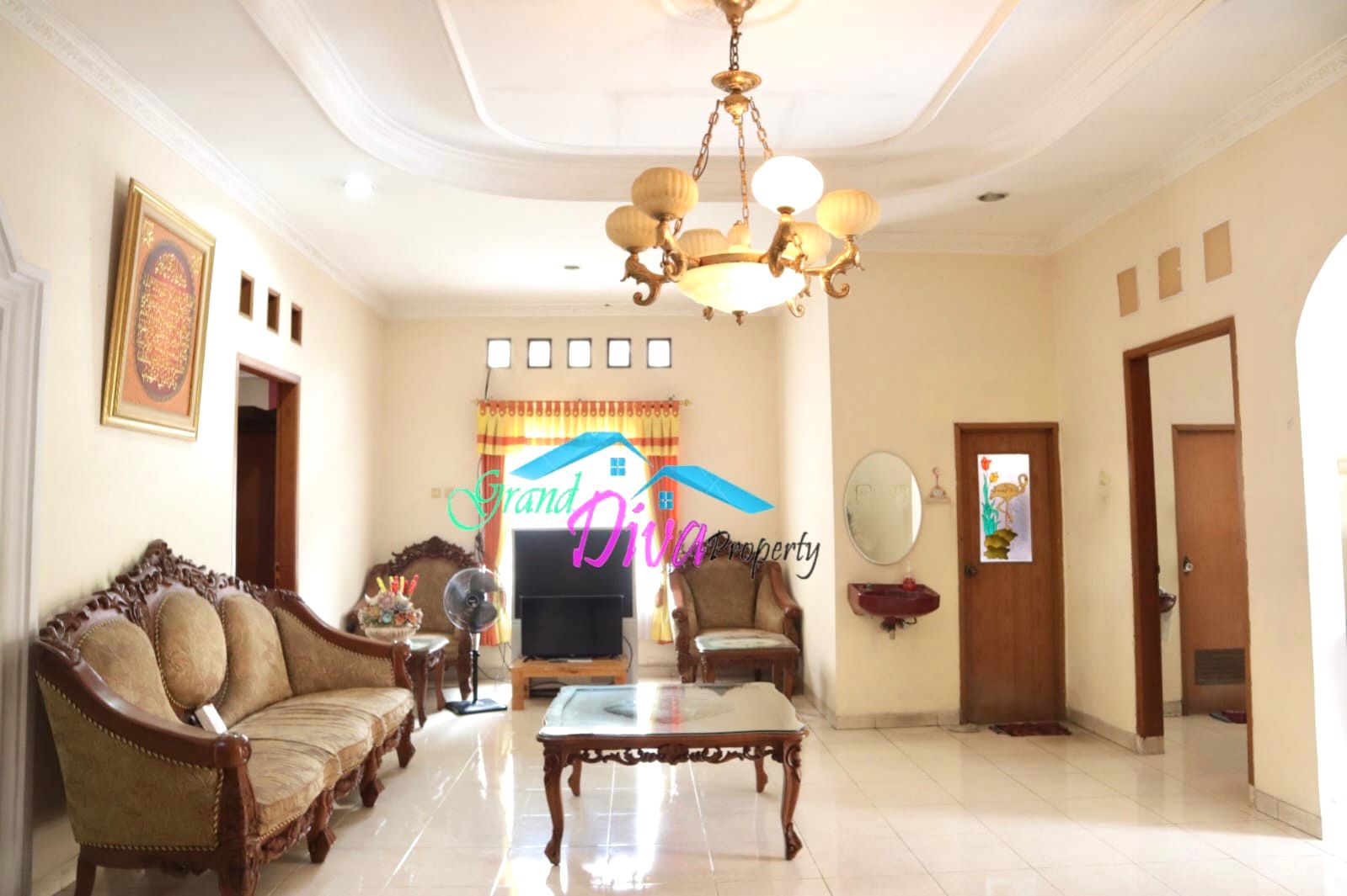 RUMAH DI JATIKRAMAT KOTA BEKASI