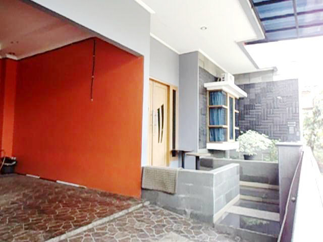 RUMAH BAGUS DAN LUAS DI PONDOK PEKAYON INDAH