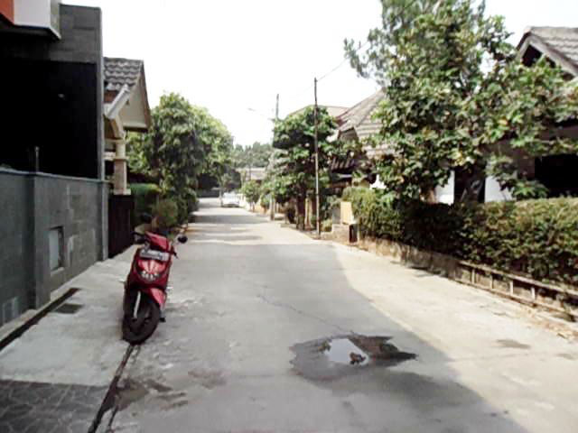 RUMAH BAGUS DAN LUAS DI PONDOK PEKAYON INDAH