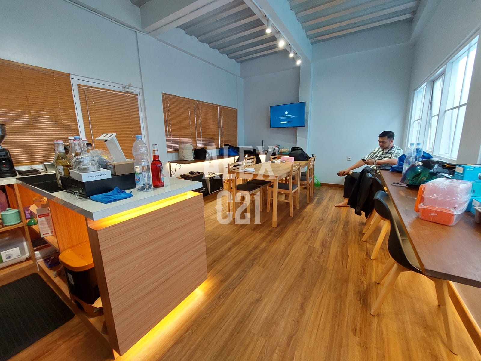 Dijual rumah kost + ruang usaha cafe di Perdatam, Pancoran