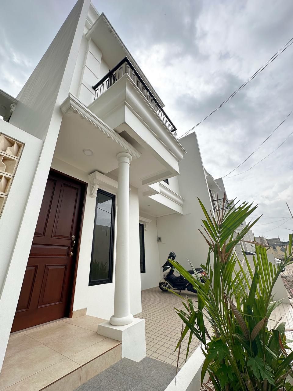 Rumah dua lantai ready stock dekat lrt Cikunir Jatibening Bekasi