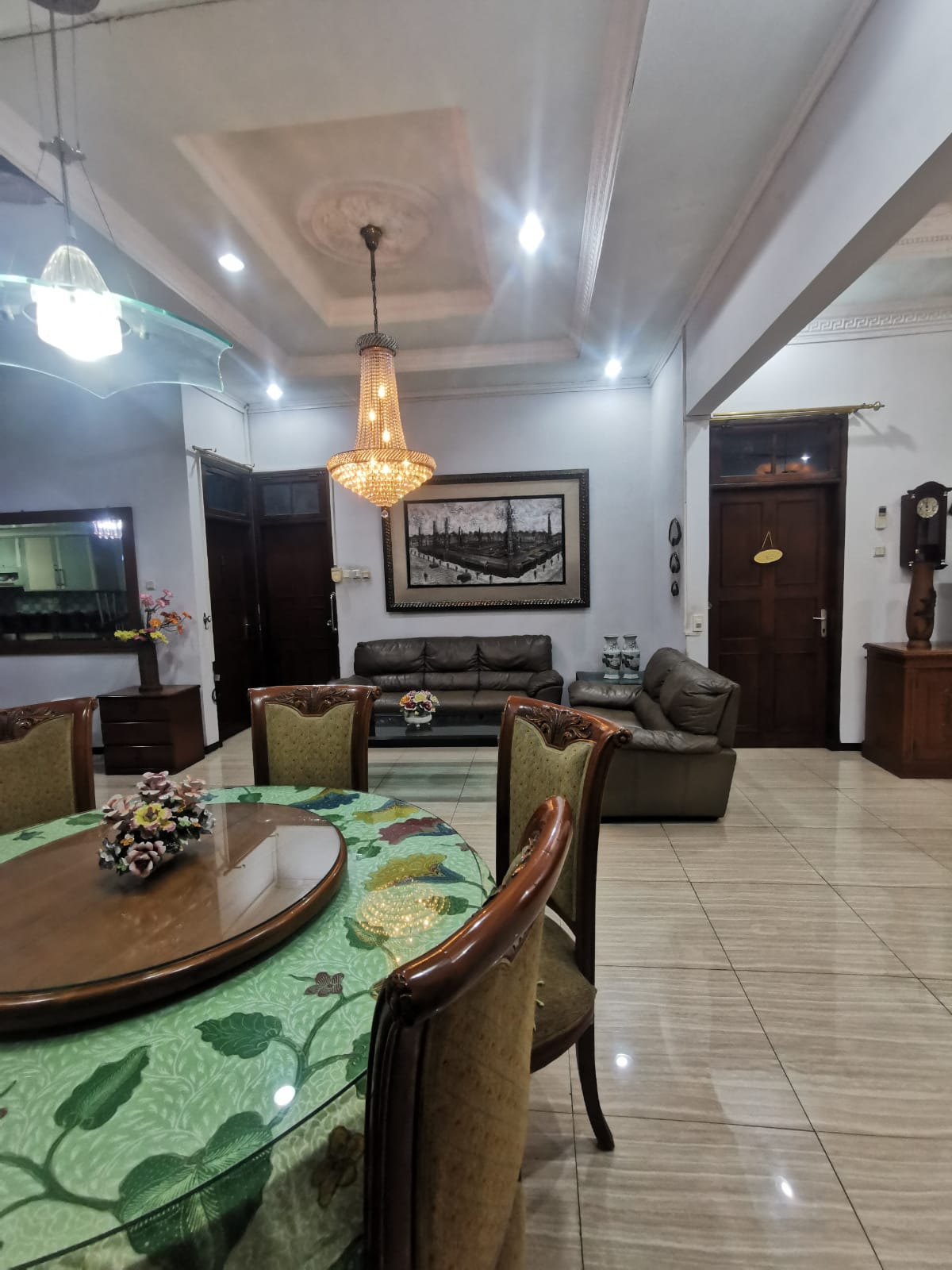 Dijual rumah mewah di Jalan Cempaka Putih, Jakarta Pusat