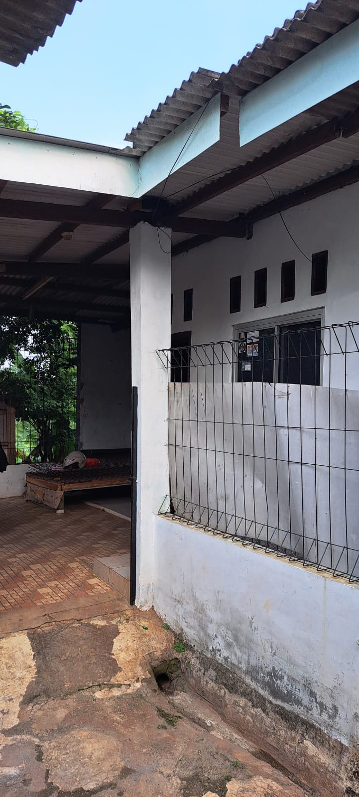 Dijual Butuh Rumah induk dan 3 pintu kontrakan