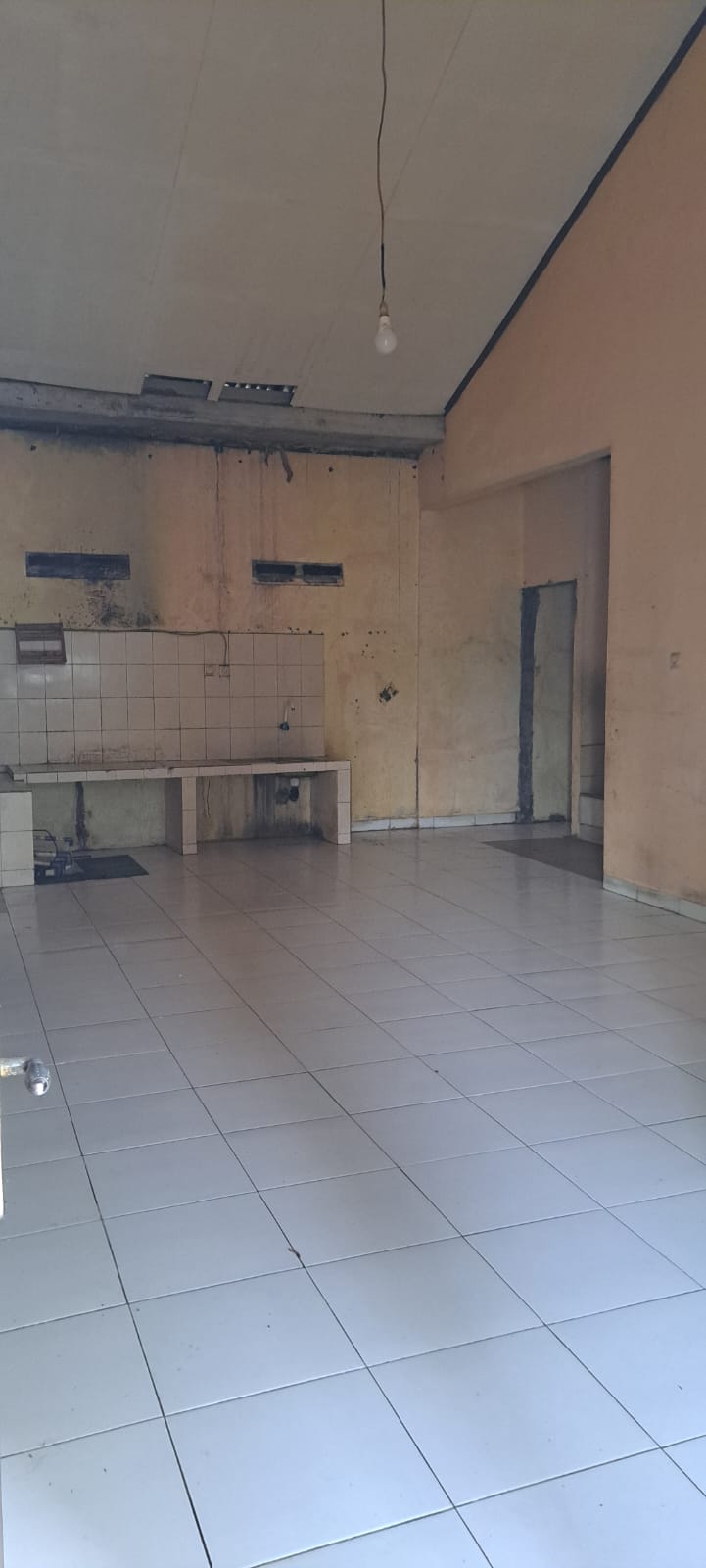 Dijual Butuh Rumah induk dan 3 pintu kontrakan