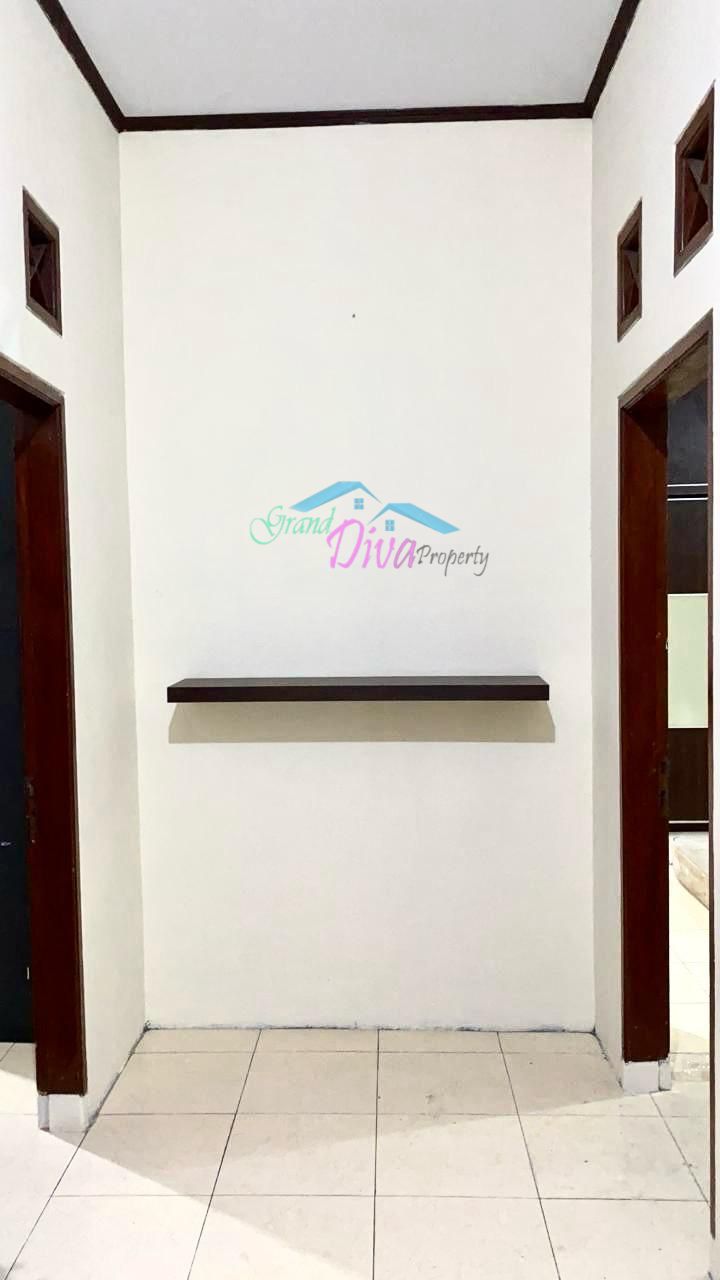 RUMAH DENGAN LAHAN YANG LUAS DI JL. KAPUT JATI MAKMUR PONDOKGEDE