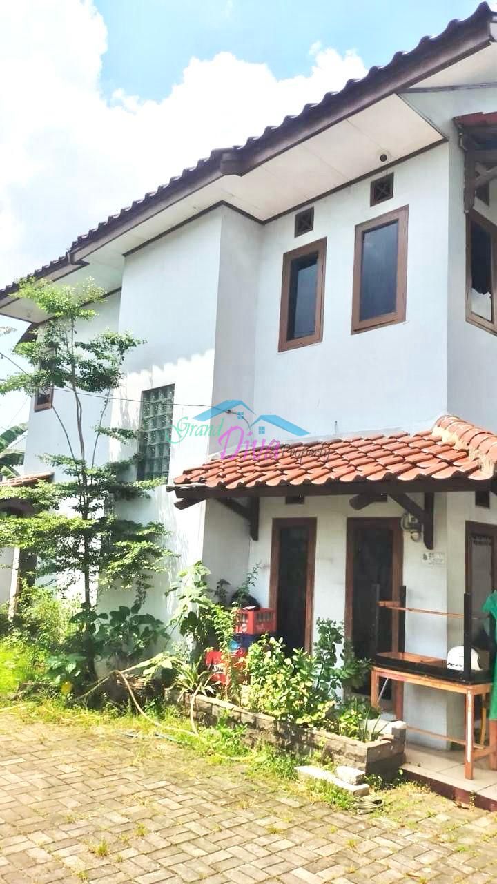 RUMAH DENGAN LAHAN YANG LUAS DI JL. KAPUT JATI MAKMUR PONDOKGEDE