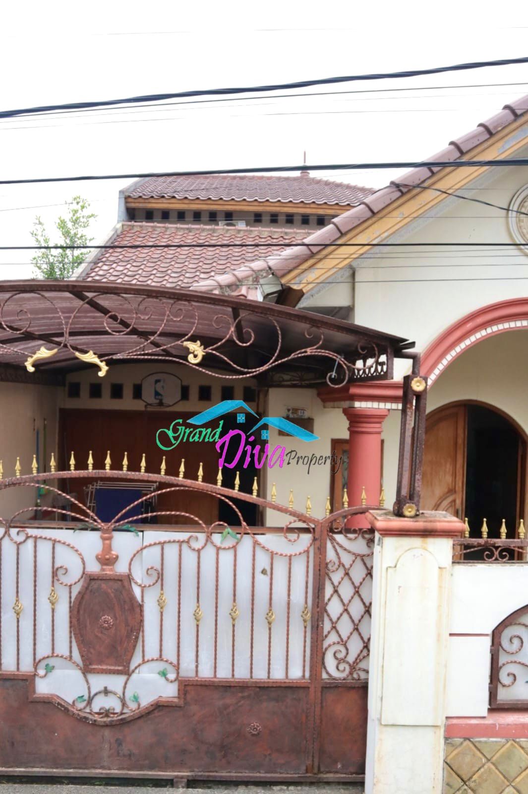 RUMAH DI JATIKRAMAT KOTA BEKASI