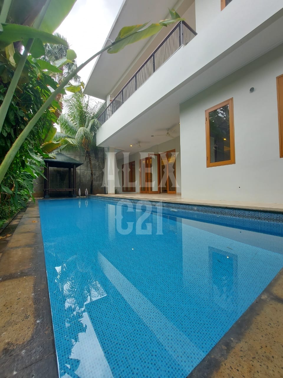 Jual rumah mewah desain tropis area Kemang, Jakarta Selatan