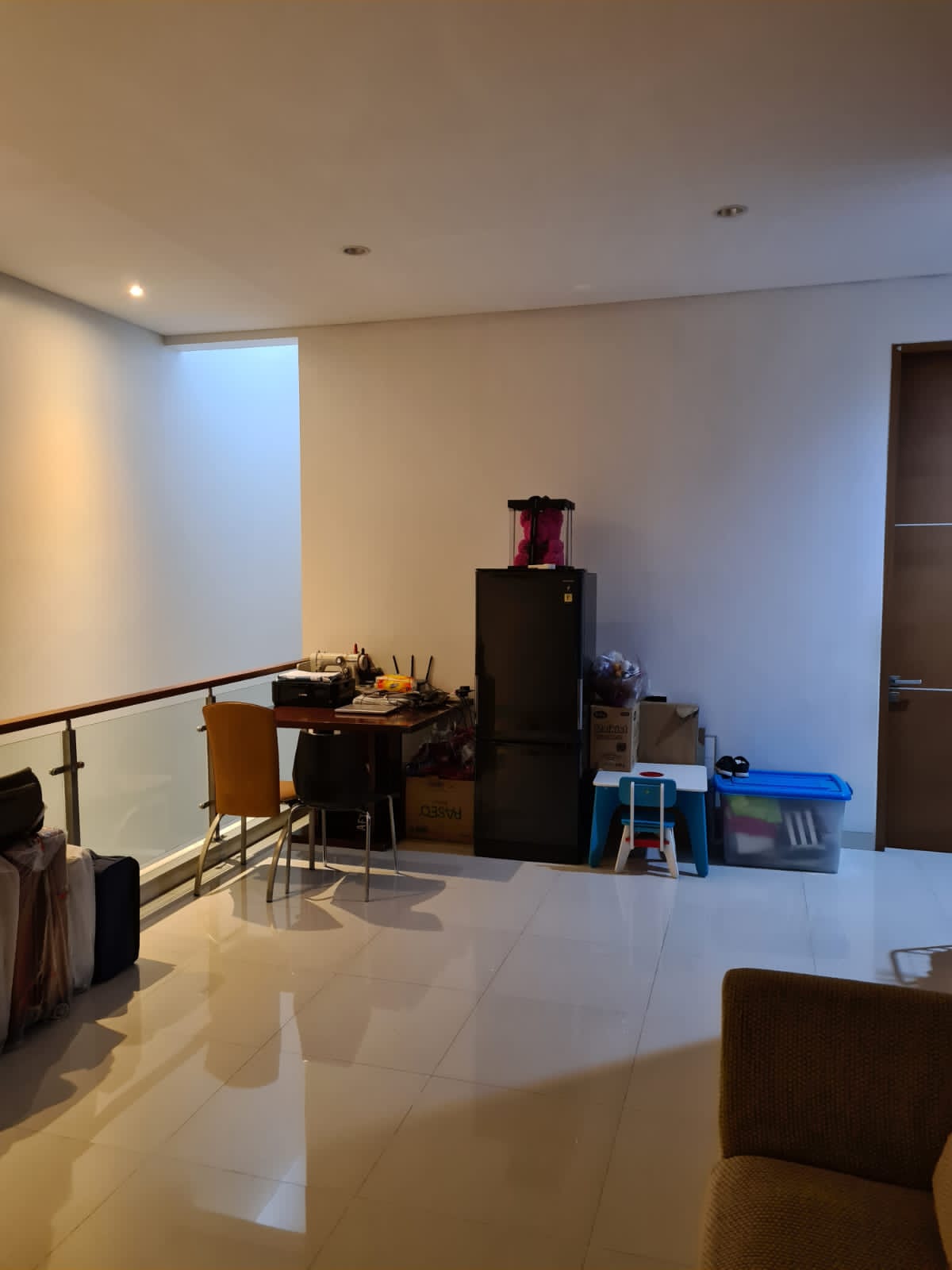 Jual Rumah cantik minimalis semi furnish di Cempaka Putih Timur