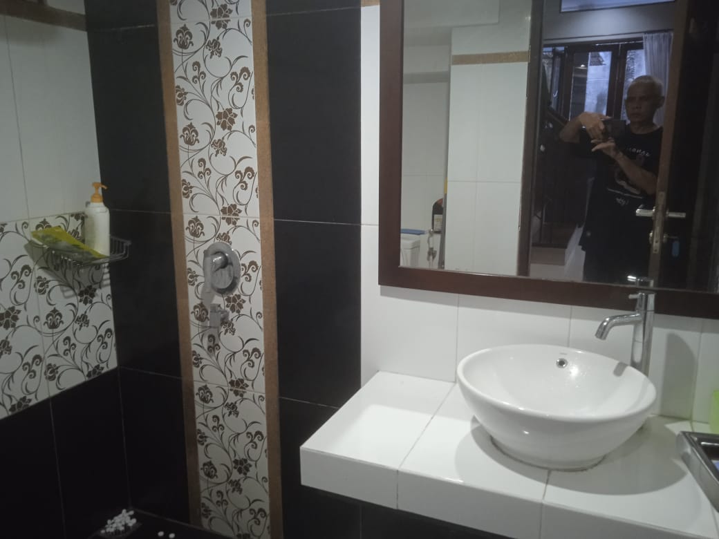 Jual rumah mewah dengan swimming pool di Pesona Khayangan, Depok