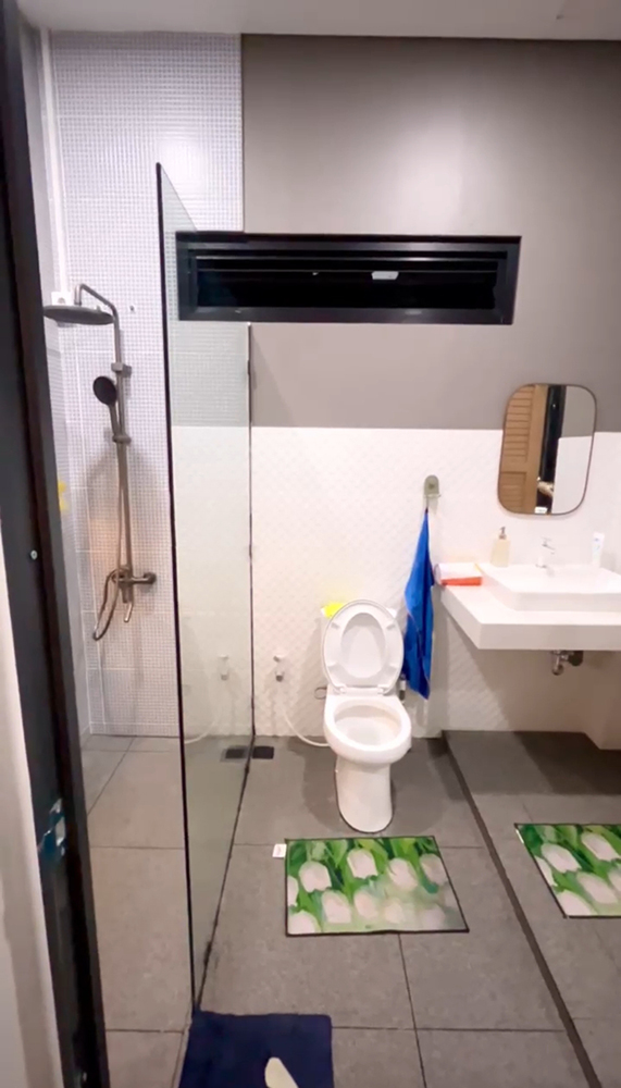 Rumah Gaya Kontemporer 4 Kamar Tidur 2 Kamar Mandi di Arcamanik