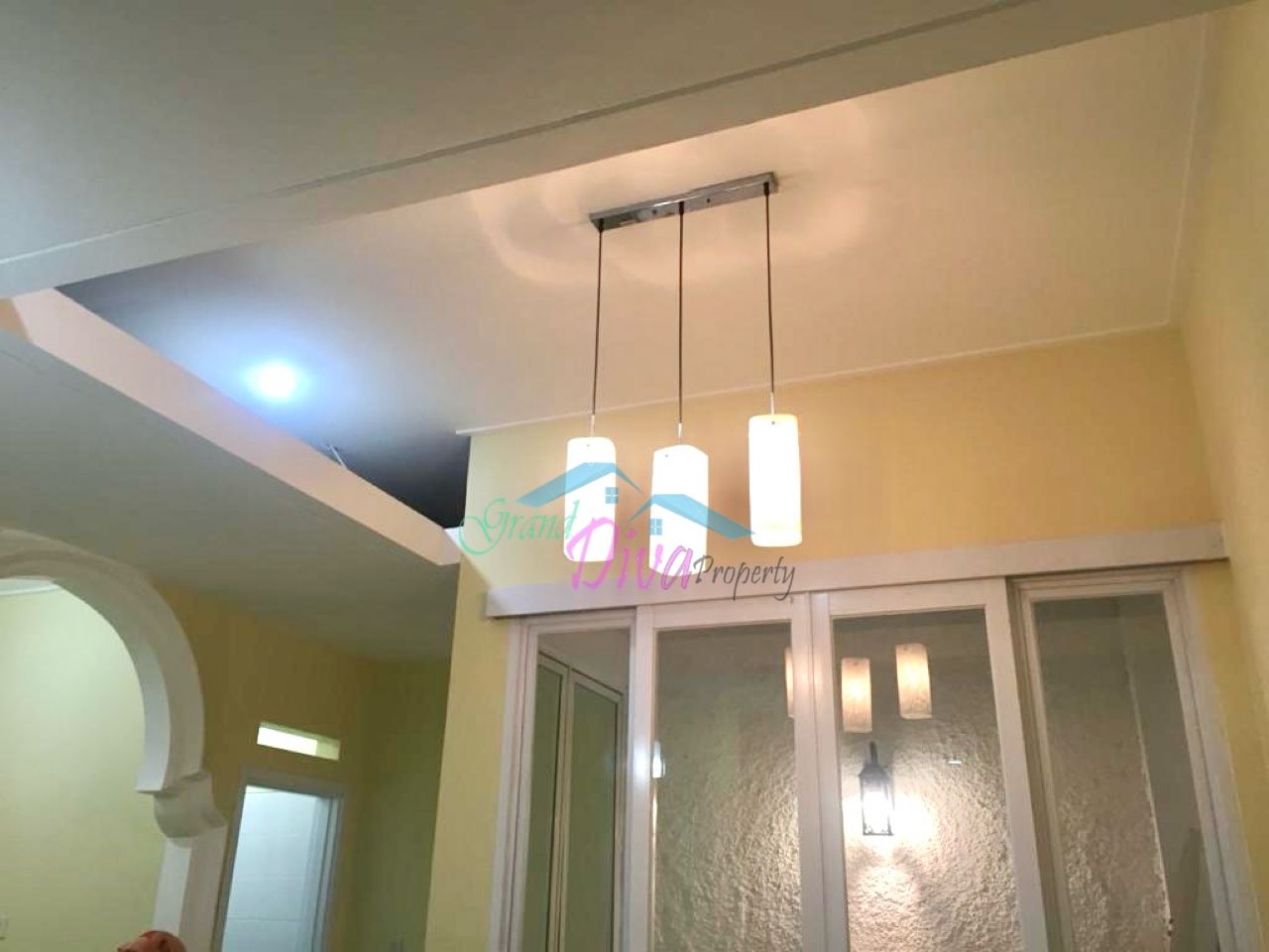 RUMAH BAGUS 2 LANTAI DI CLUSTER VASANA HARAPAN INDAH