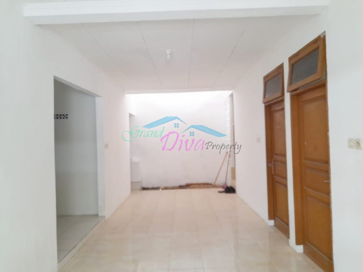 RUMAH DI SURYA MANDALA BEKASI SELATAN