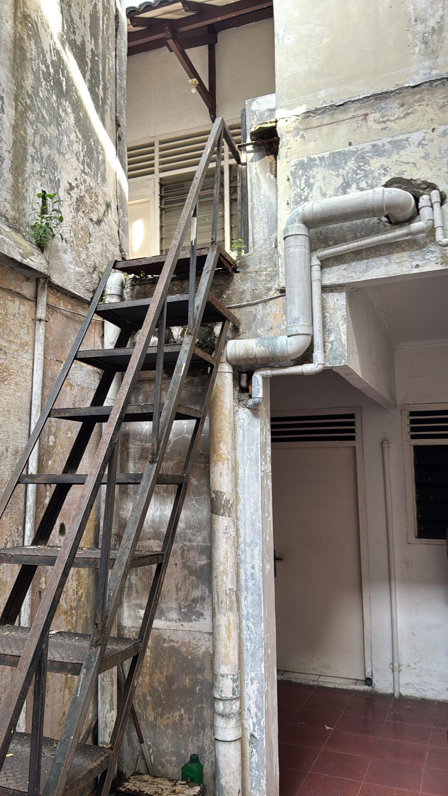 Jual Tanah bonus rumah lama strategis di Mampang Prapatan JakSel