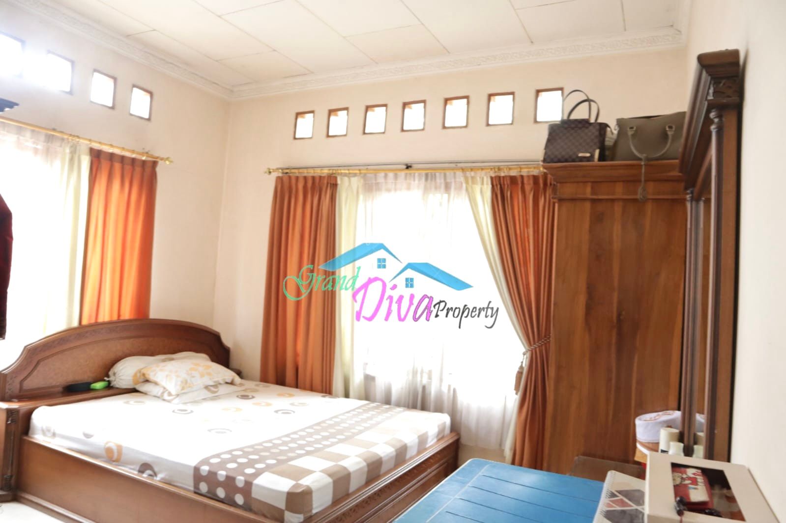 RUMAH DI JATIKRAMAT KOTA BEKASI