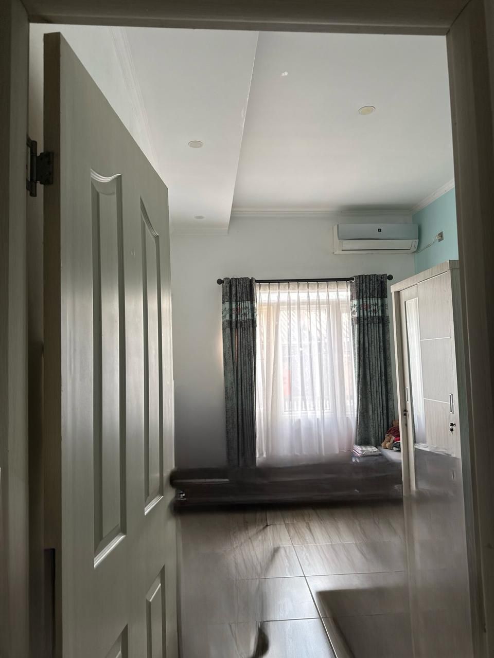 Rumah 2 lantai nyaman terawat super strategis di Turangga