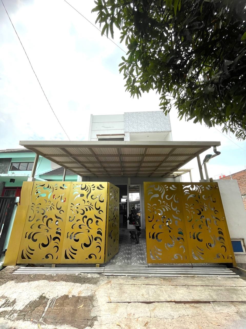 Rumah 3 lantai nyaman terawat di Cisaranten Kulon Arcamanik