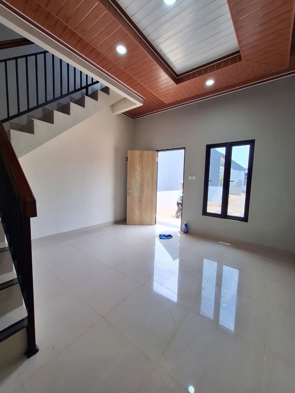 Rumah 2Lt industrialis di Pondok Kacang Timur Tangerang Selatan