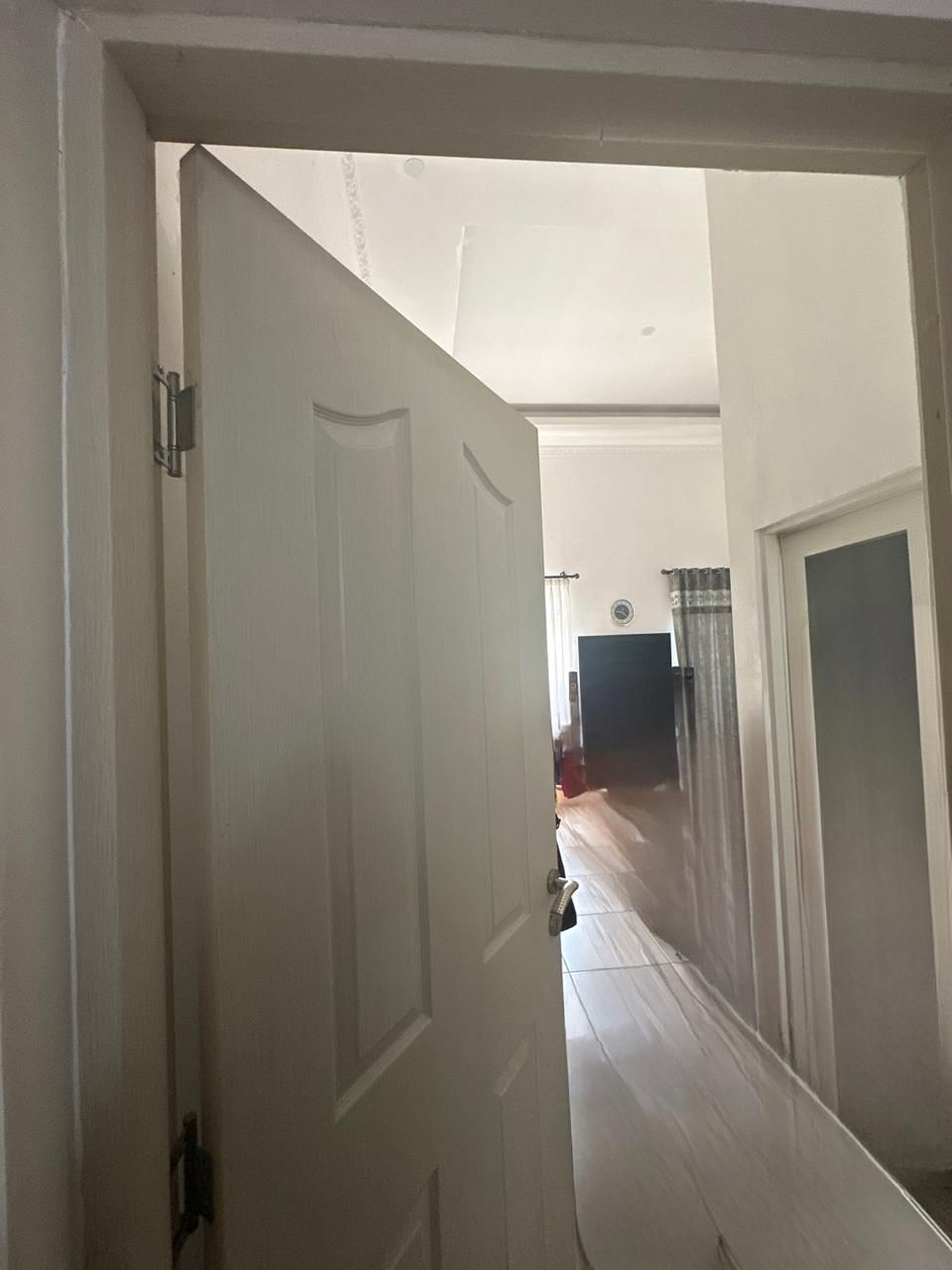 Rumah 2 lantai nyaman terawat super strategis di Turangga