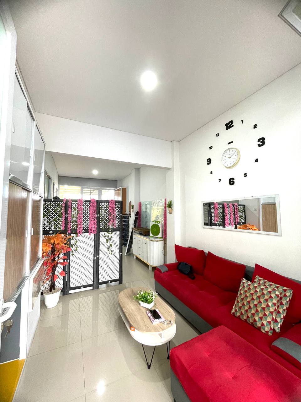 Rumah 3 lantai nyaman terawat di Cisaranten Kulon Arcamanik