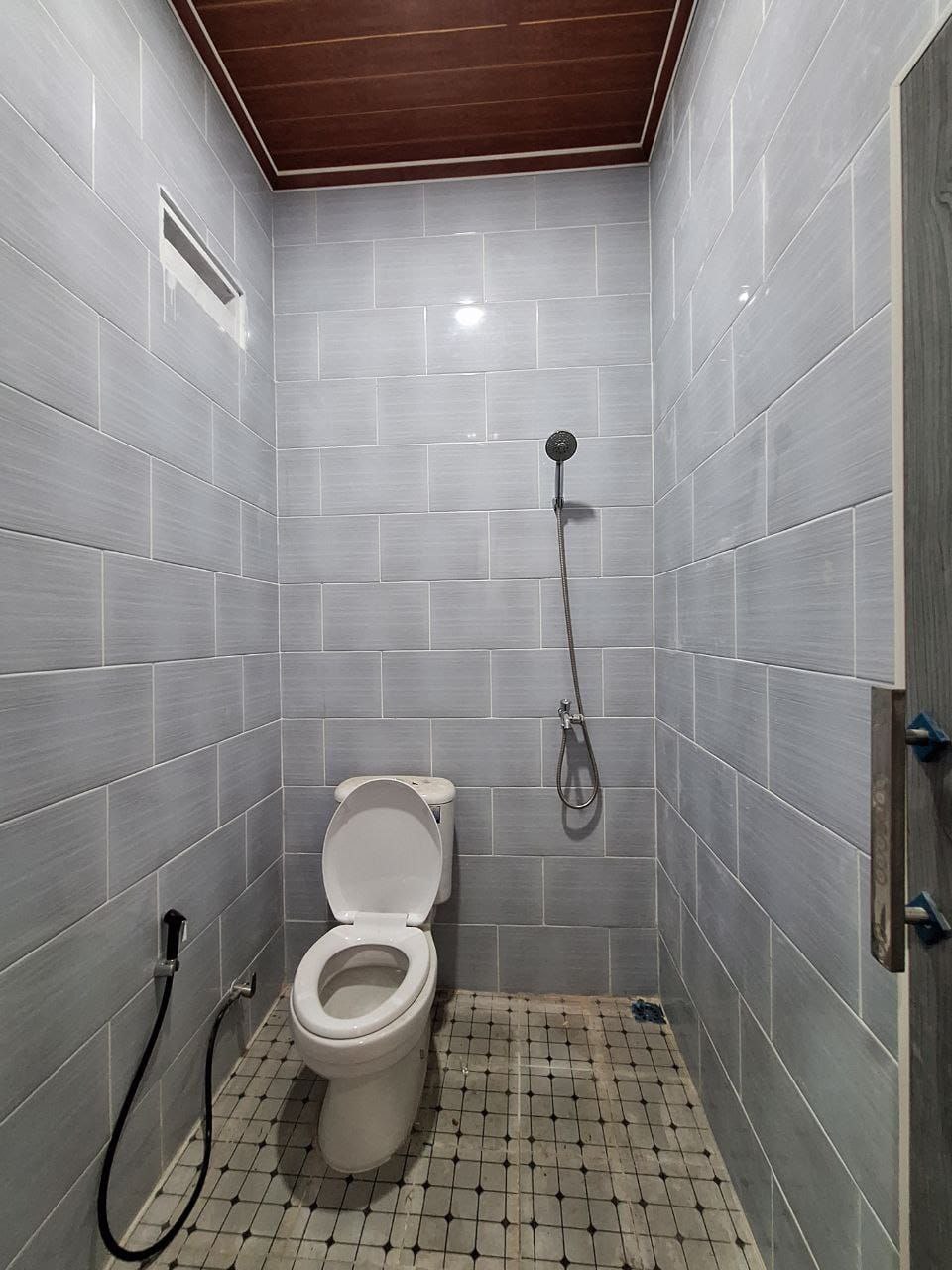 Rumah 2Lt industrialis di Pondok Kacang Timur Tangerang Selatan