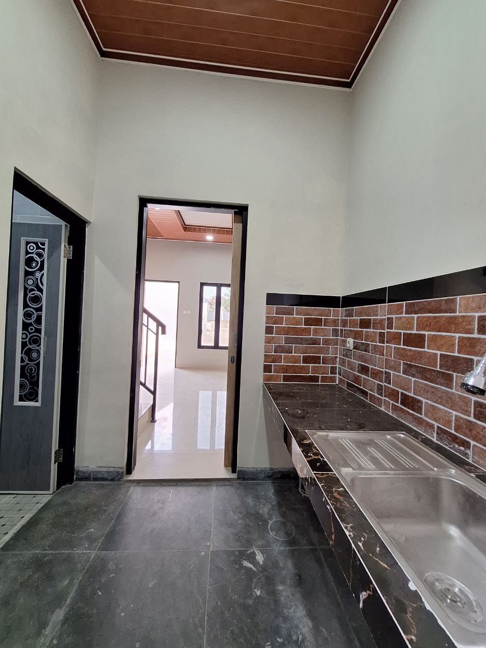 Rumah 2Lt industrialis di Pondok Kacang Timur Tangerang Selatan