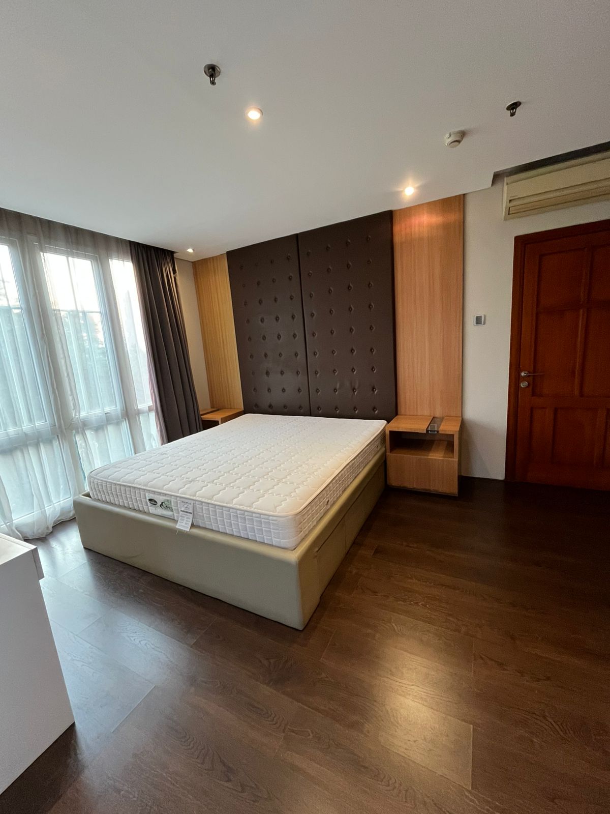Sewa apartemen 3 bedrooms di 1 Cik Ditiro Apartemen, Menteng