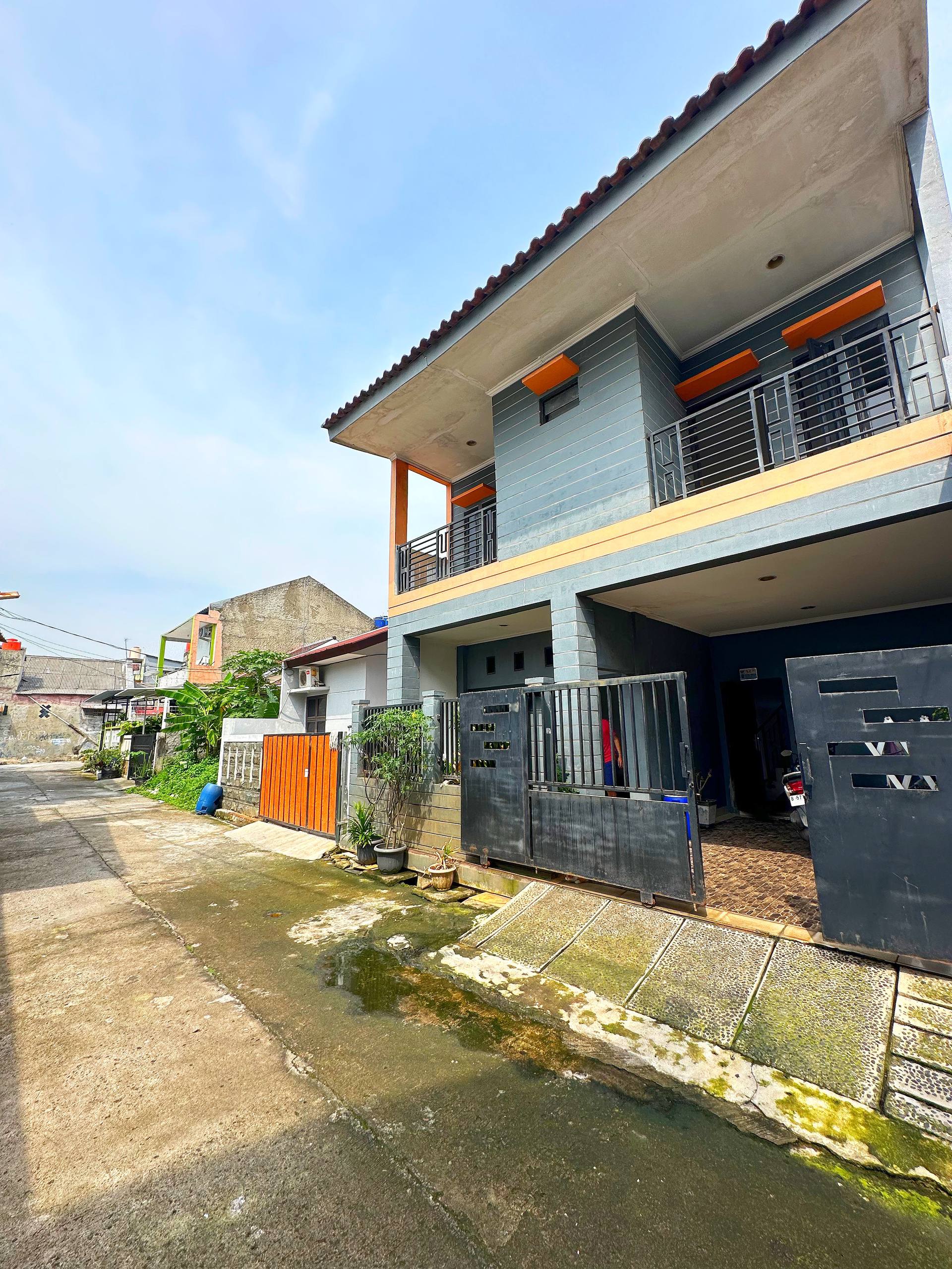 Rumah second 2lantai di Jati Rahayu Pondok Gede Bekasi