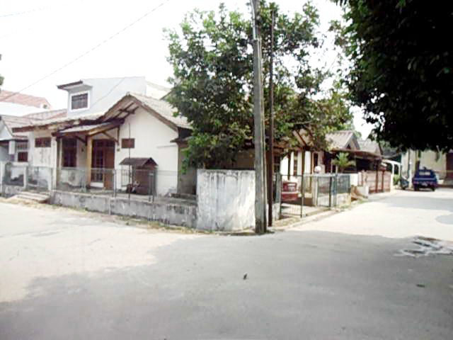 RUMAH BAGUS DAN LUAS DI PONDOK PEKAYON INDAH