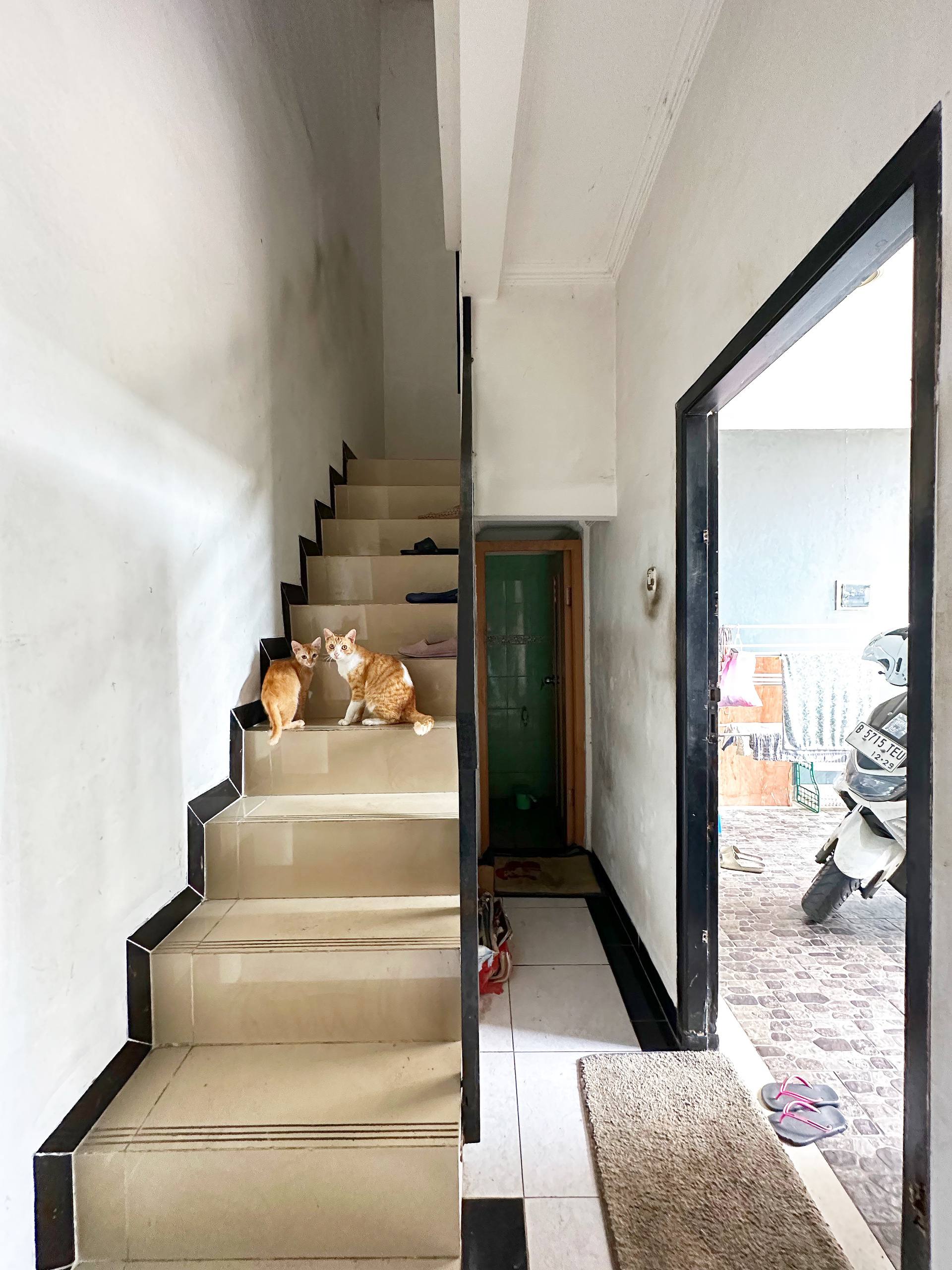 Rumah second 2lantai di Jati Rahayu Pondok Gede Bekasi