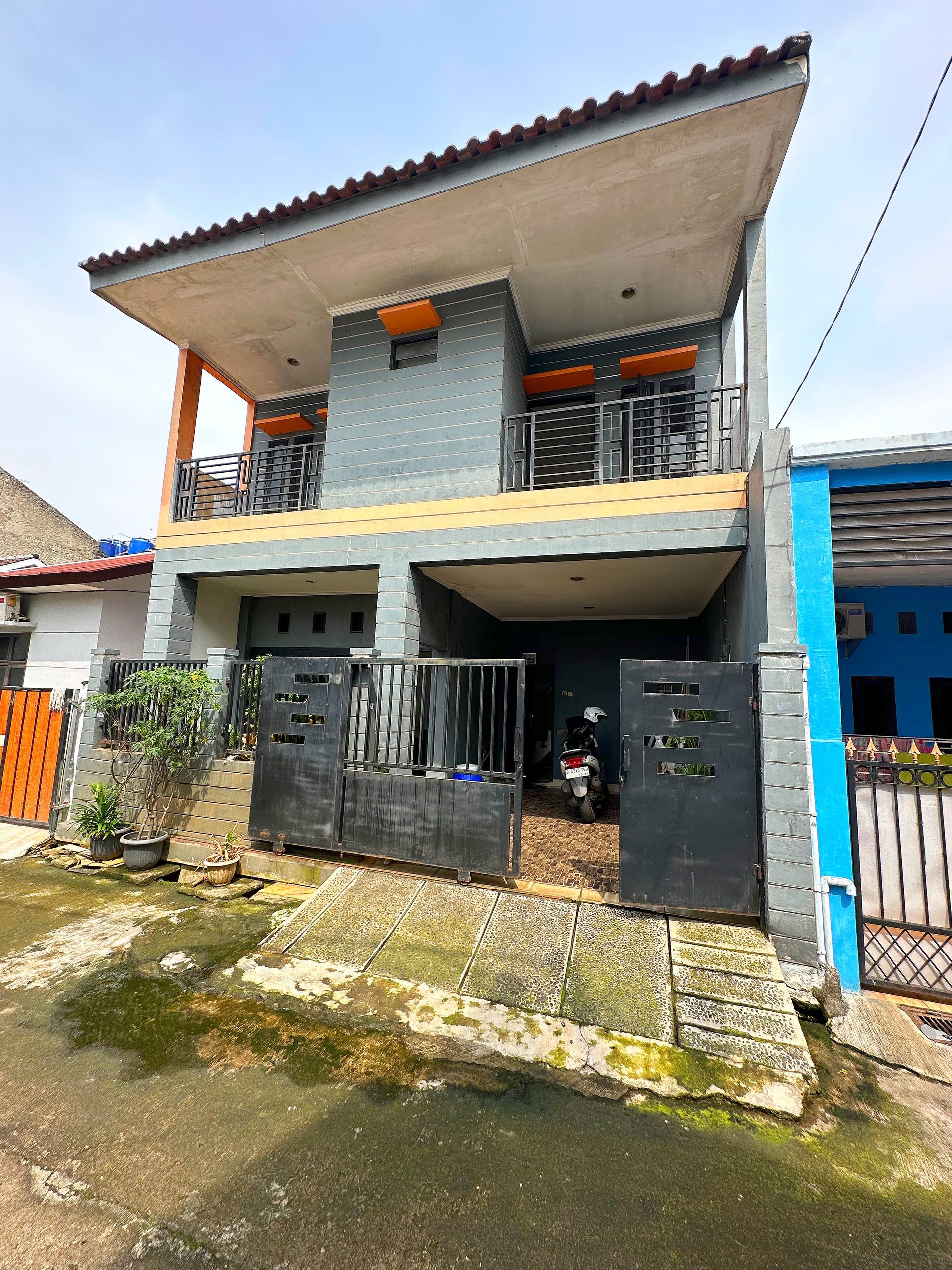 Rumah second 2lantai di Jati Rahayu Pondok Gede Bekasi
