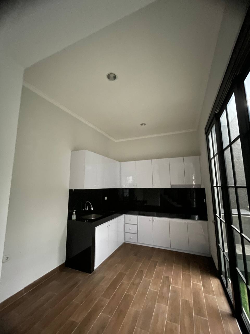 Rumah kokoh 2 lantai ready stock 1 unit lagi di Turangga