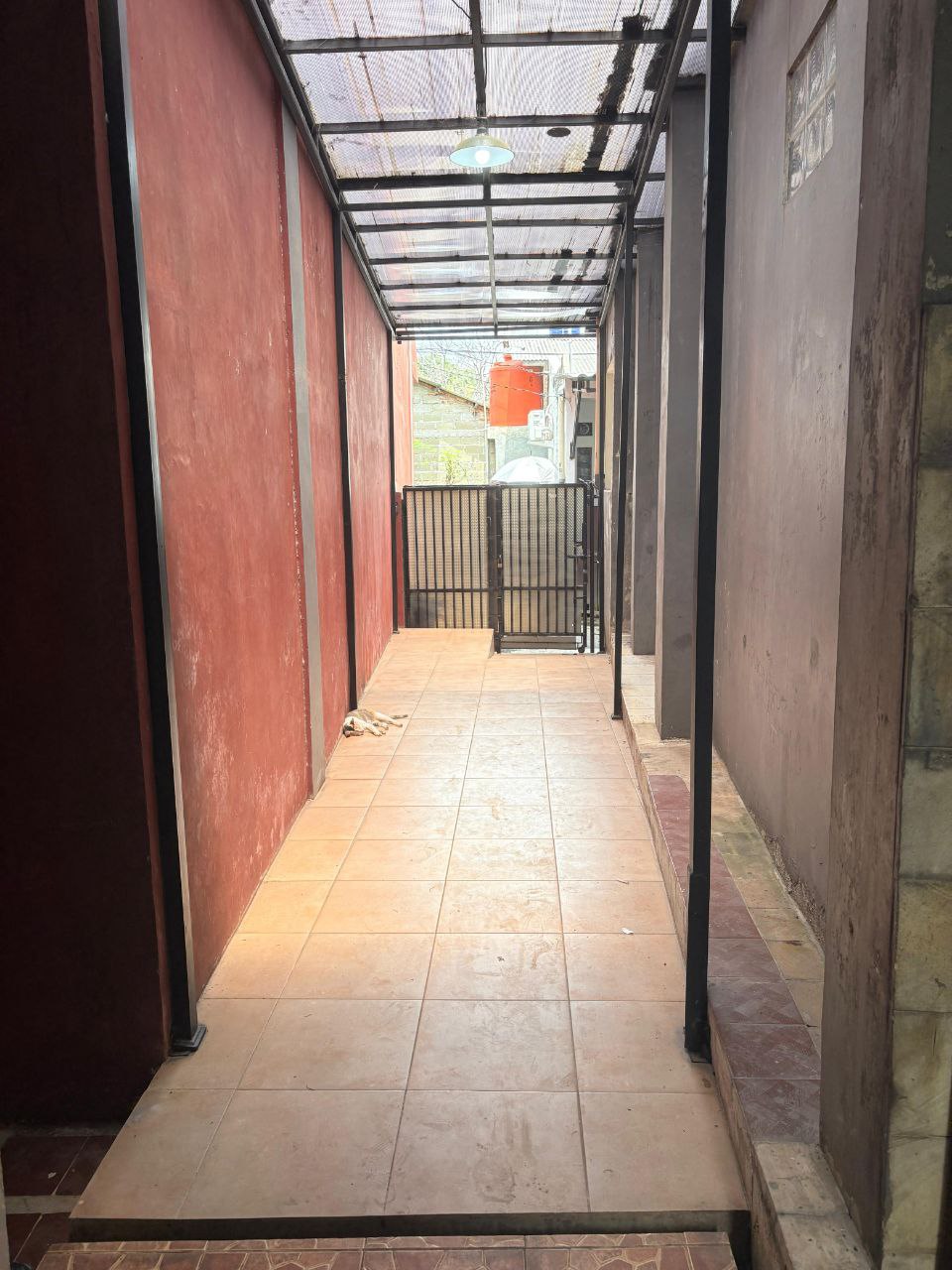 Rumah second luas di Duren Sawit Jakarta Timur