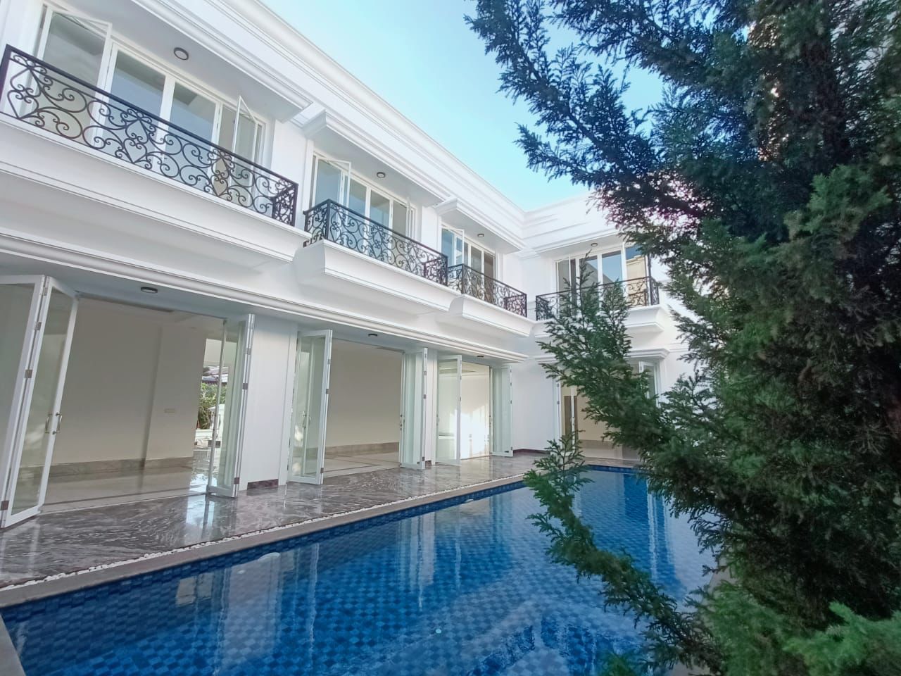 Dijual Rumah Jl. Niaga Hijau Raya, Pondok Indah, Jakarta Selatan