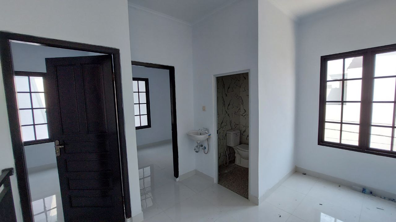 RUMAH DI KOTA DEPOK DEKAT PINTU TOLL CIJAGO