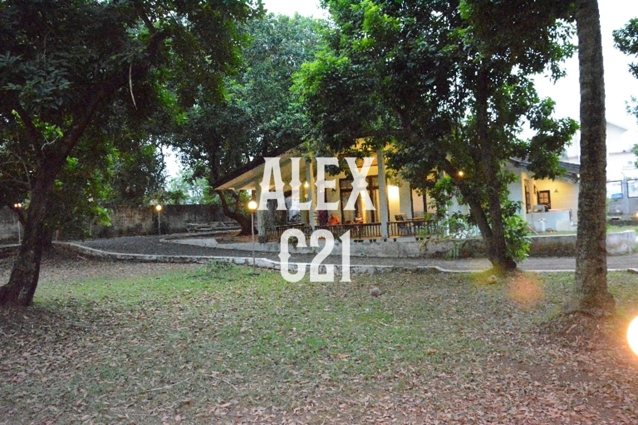 Jual rumah mewah di daerah Cipedak, Jagakarsa, Jakarta Selatan