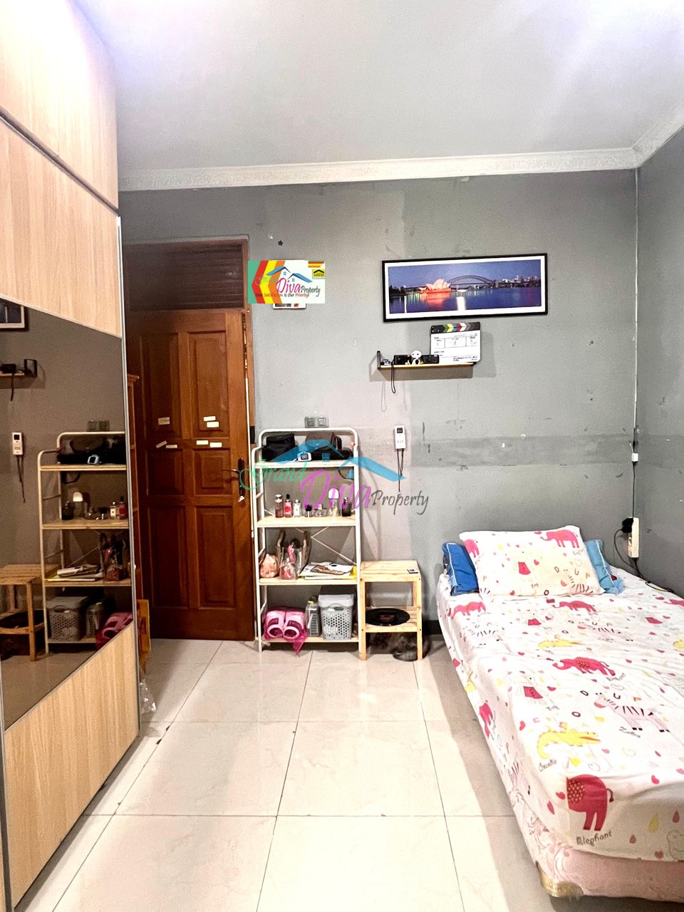 RUMAH BAGUS 2 LANTAI DI PERUMAHAN JATINEGARA BARU