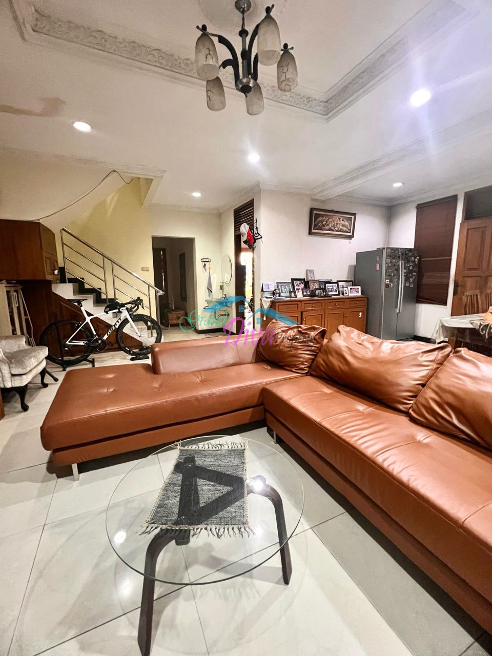 RUMAH BAGUS 2 LANTAI DI PERUMAHAN JATINEGARA BARU