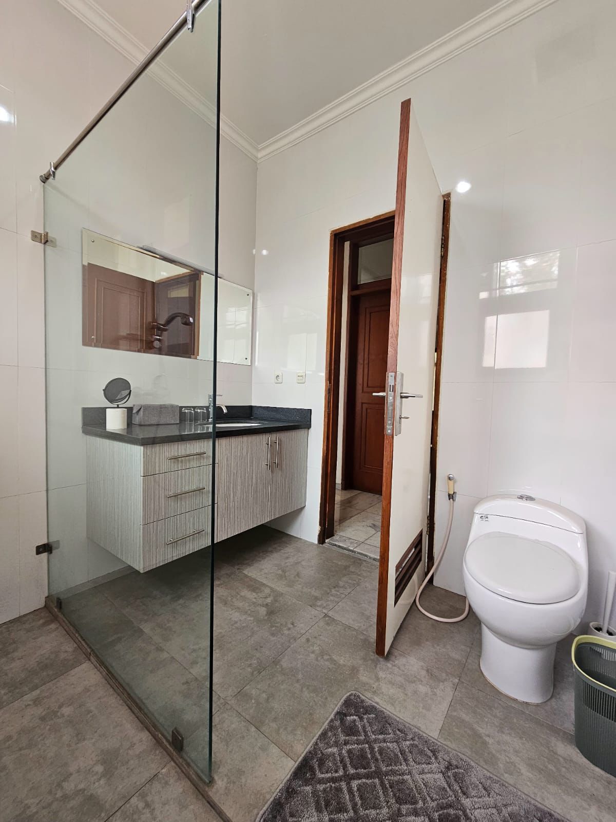 Sewa Rumah mewah dalam komplek di Pejaten Barat, Jakarta Selatan