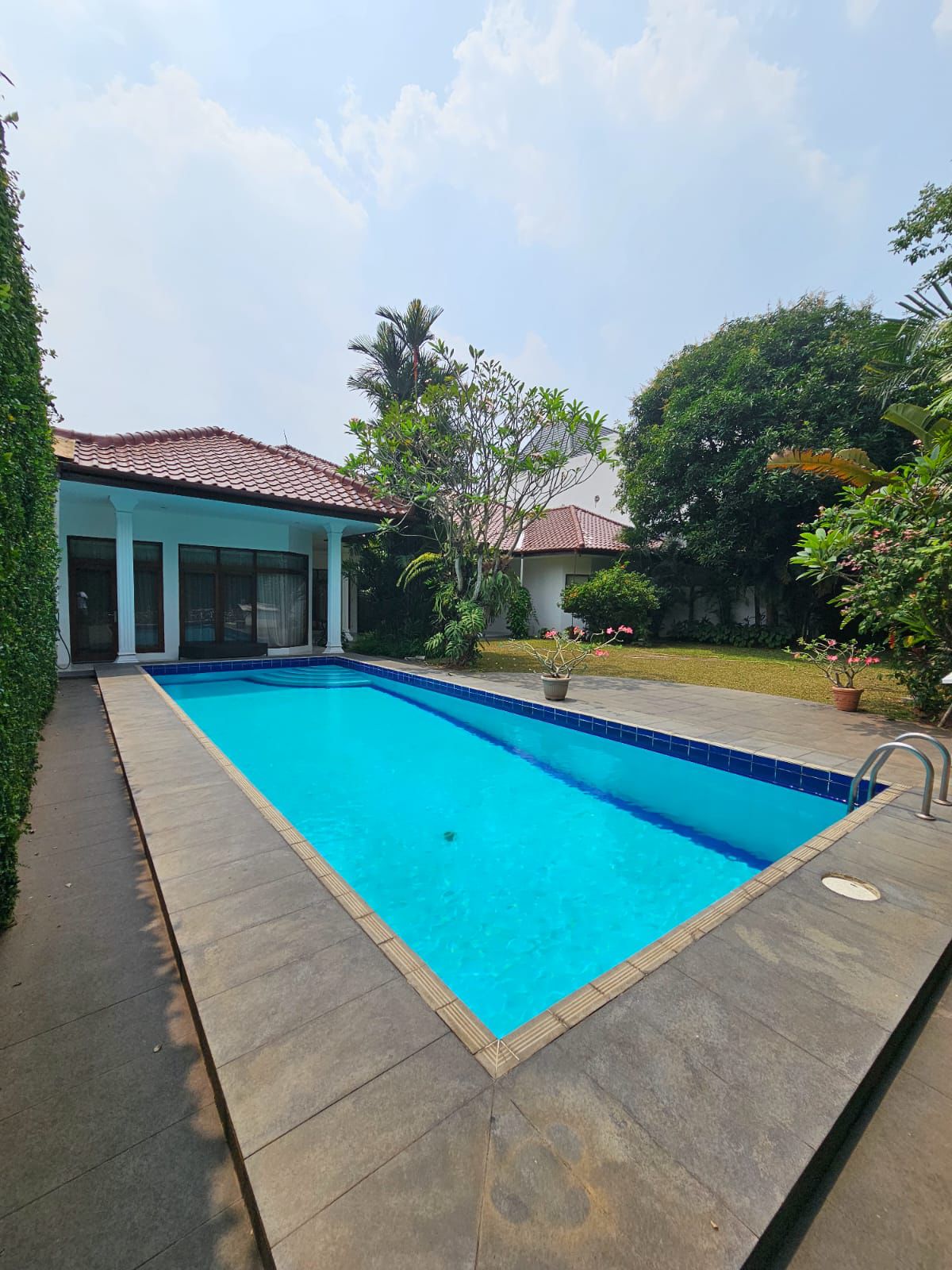 Sewa Rumah mewah dalam komplek di Pejaten Barat, Jakarta Selatan