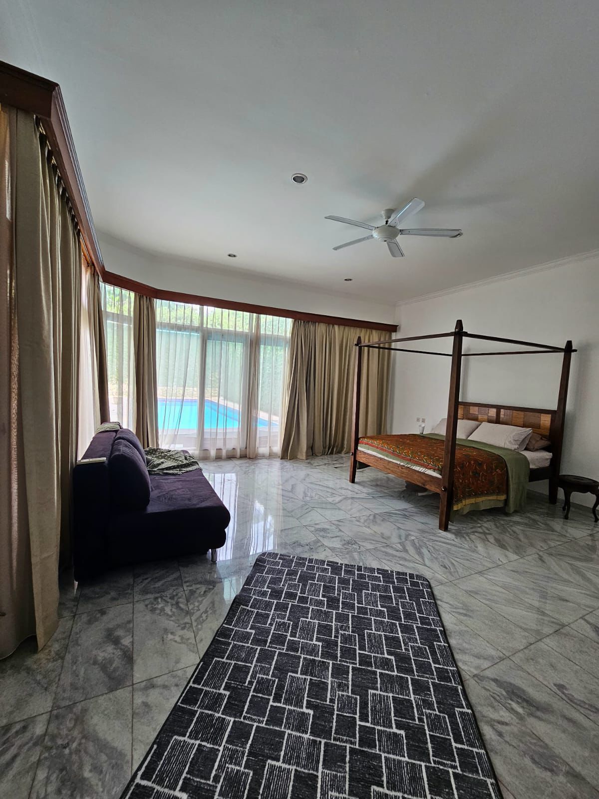 Sewa Rumah mewah dalam komplek di Pejaten Barat, Jakarta Selatan