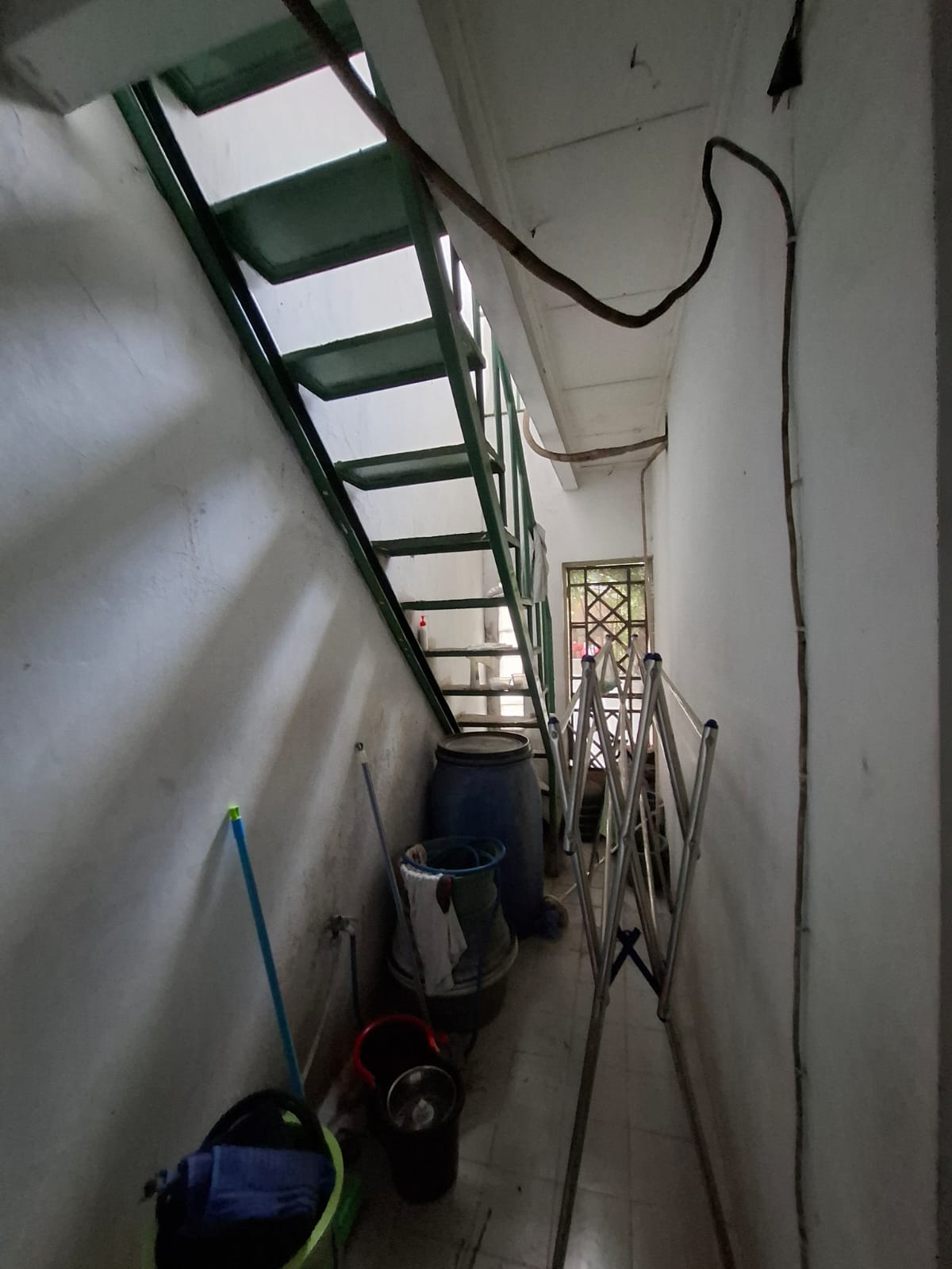 Dijual rumah posisi hook di Taman Modern Jakarta Timur