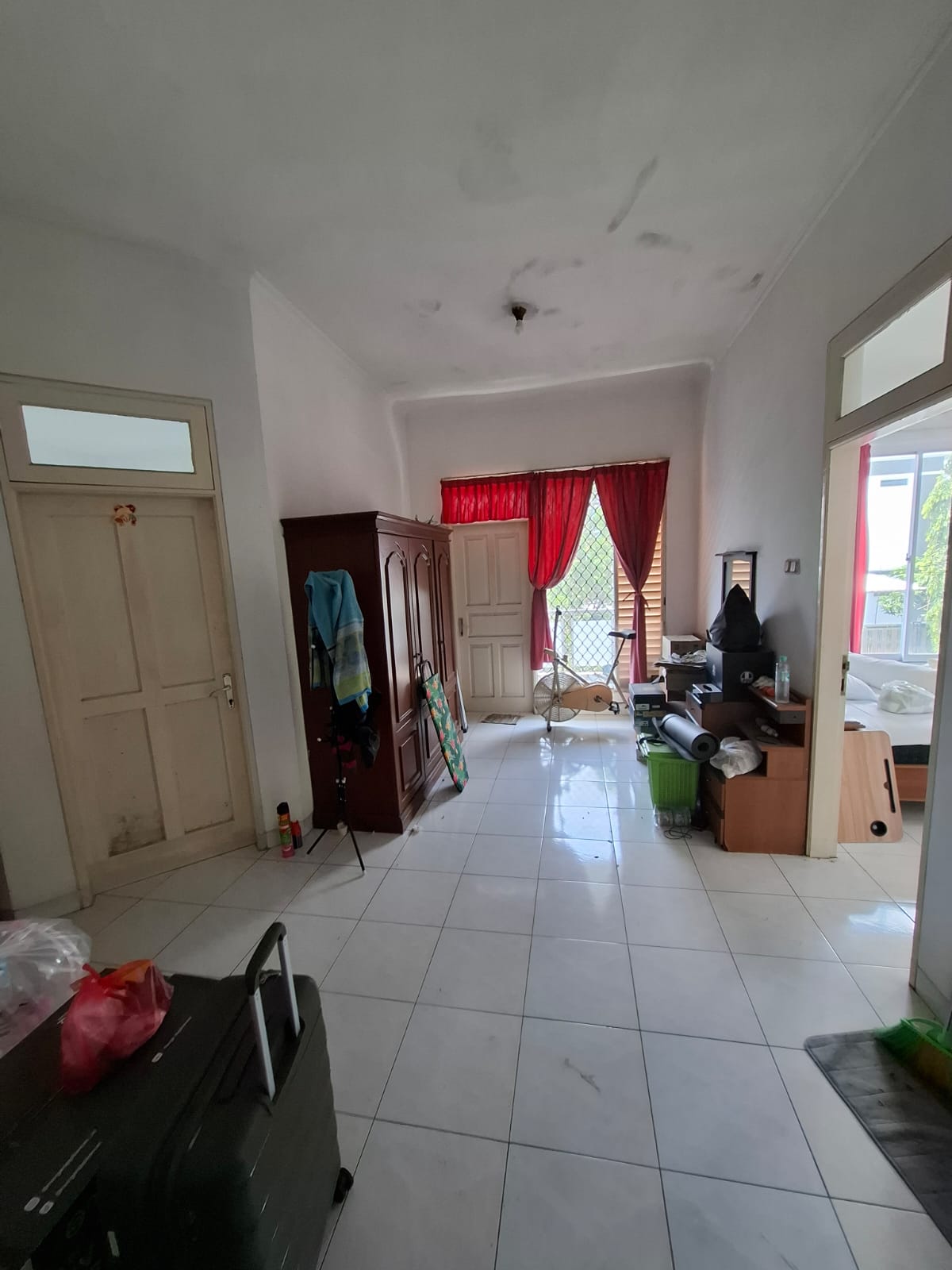Dijual rumah posisi hook di Taman Modern Jakarta Timur